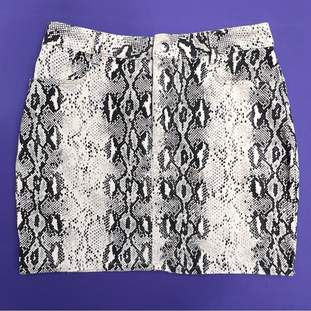 Superdown Isabella Snakeskin Mini Skirt - Picture 15 of 15